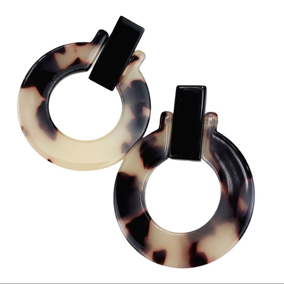 Light Tortoise Black Acrylic Hoop Circle Earrings - Picture 4 of 9